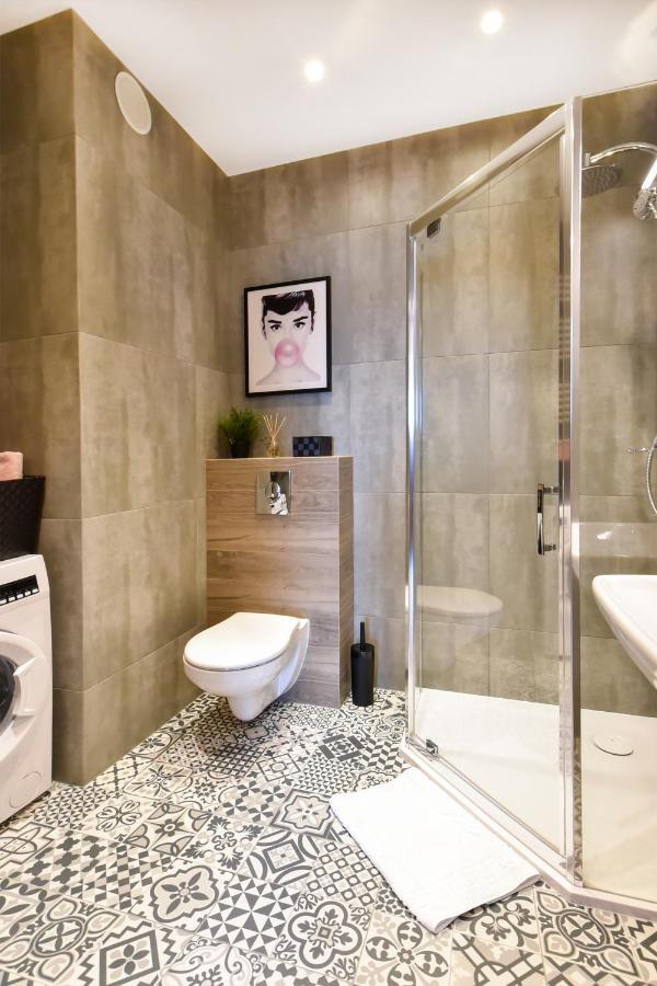 W&k White&grey - Faktura Vat, Parking Apartment