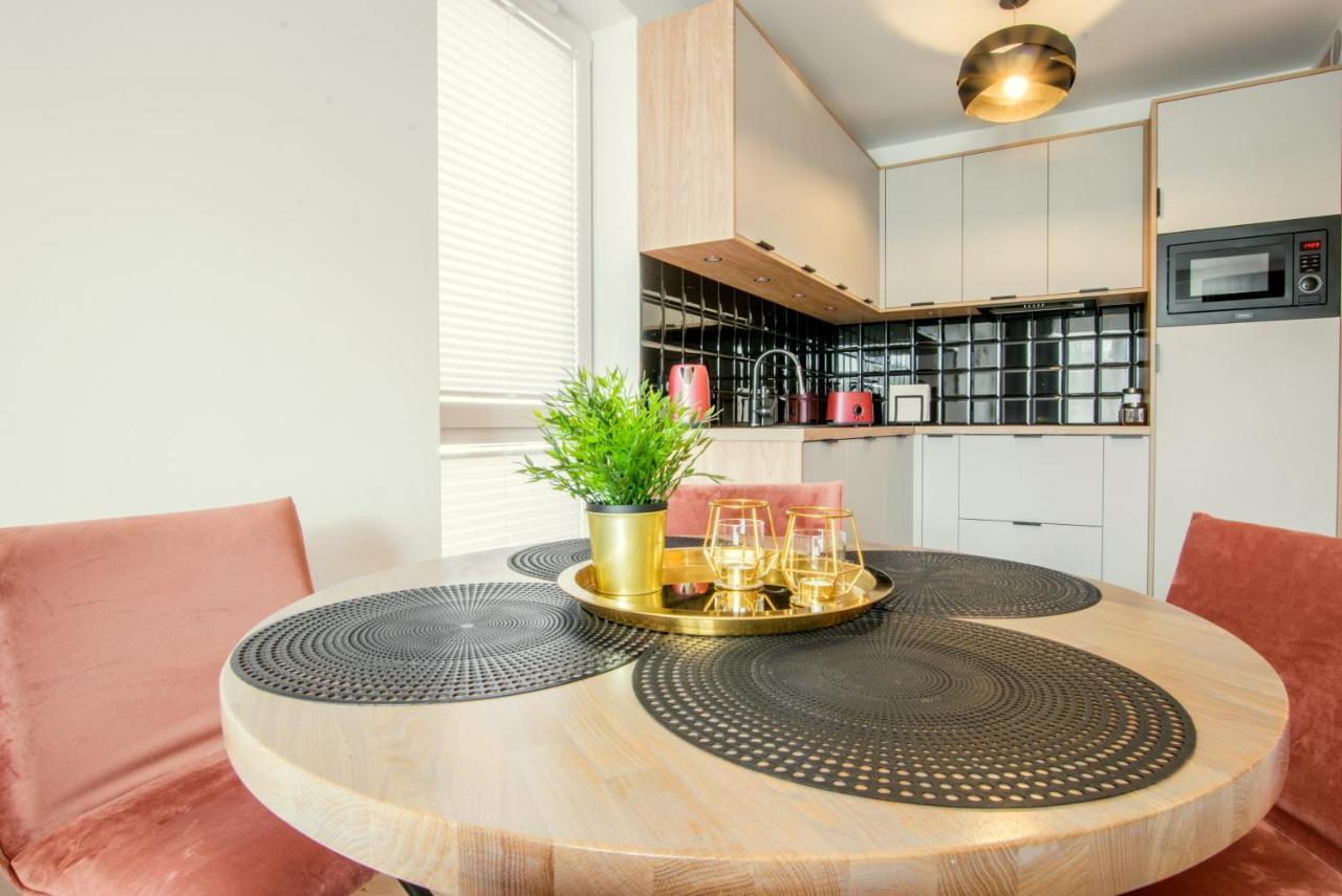 W&k White&grey - Faktura Vat, Parking Apartment